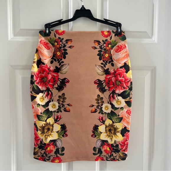 Forever 21 stretch tan floral mini skirt Medium - Picture 2 of 4